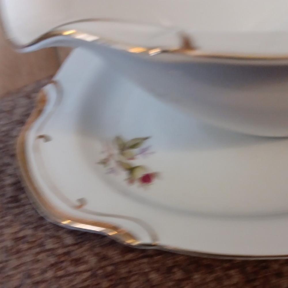 Rosenthal Sleb Elegant Rose Gravy Bowl With Attached Plate . . - Picture 4 of 6